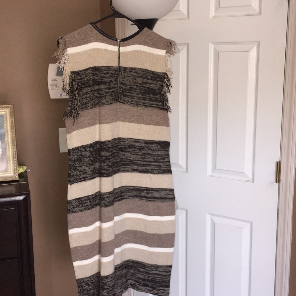 Dress - Picture 2 of 3